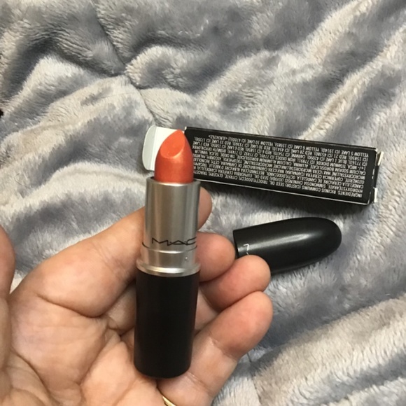 Mac frost lipstick bnib, coral reddish colour - Picture 6 of 8